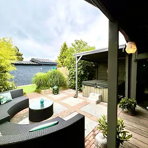 Cozy With Sauna, Jacuzzi&yard Near Amsterdam Vijfhuizen
